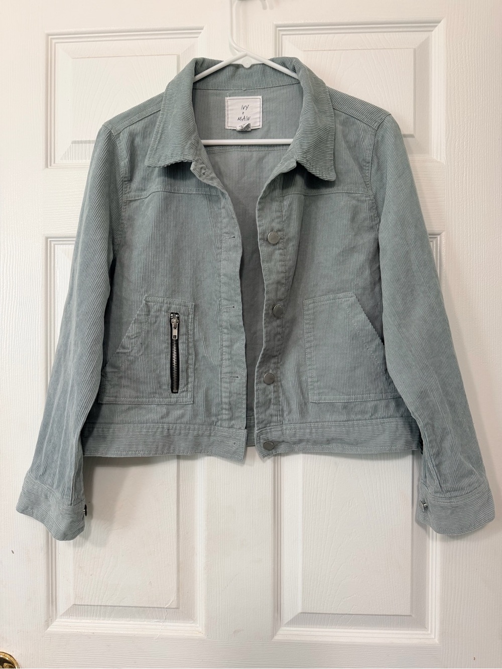 Ivy & Main Sage Green Corduroy Jean Jacket. Size L